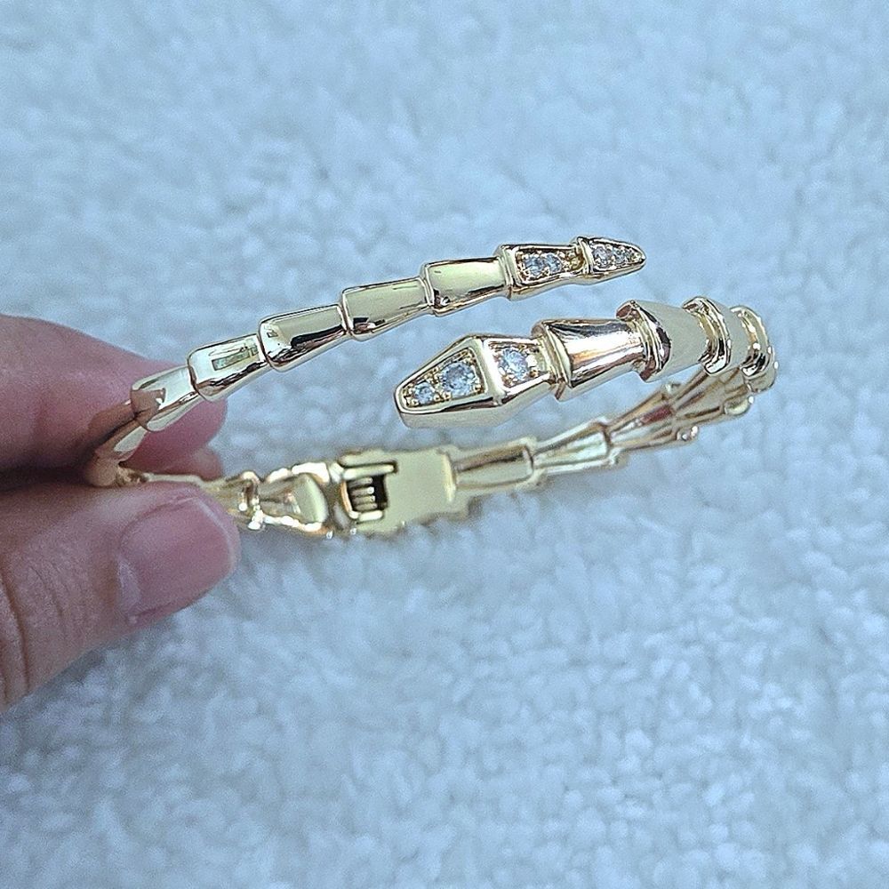 House🏠 of Harlow 1960 Gold💛 Serpent🐍 Hinged Bracelet - NWT